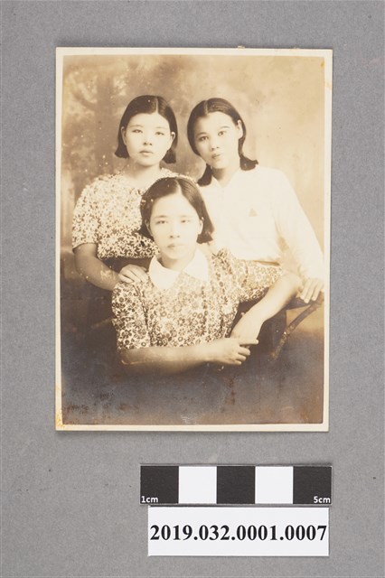 陳吳秀梅女士與另兩名女士合照之2 (共2張)