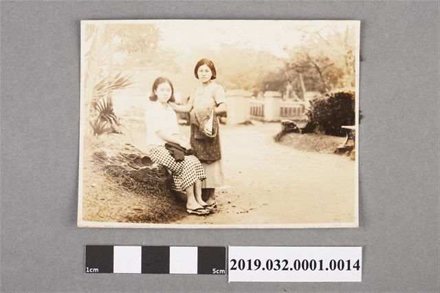 陳吳秀梅女士與另一名女士合照之9 (共2張)