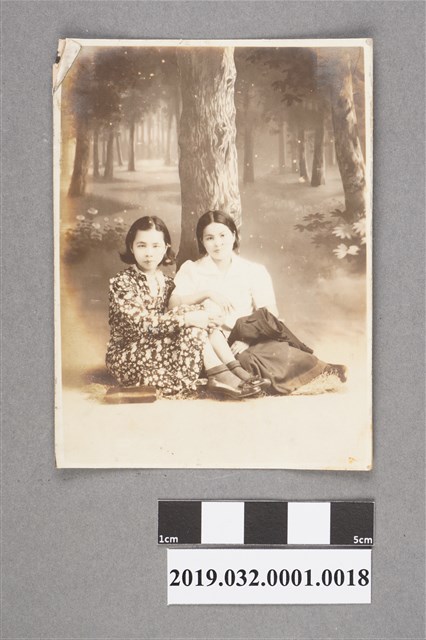 陳吳秀梅女士與另一位女士合照之13 (共2張)