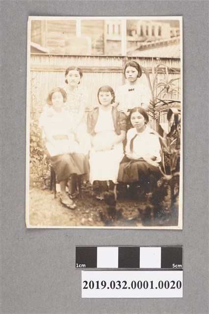 陳吳秀梅女士與另四位女士合照之15 (共2張)