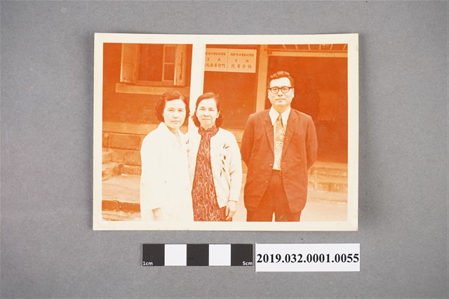 陳吳秀梅女士與其子與另一名女子合照之29 (共2張)