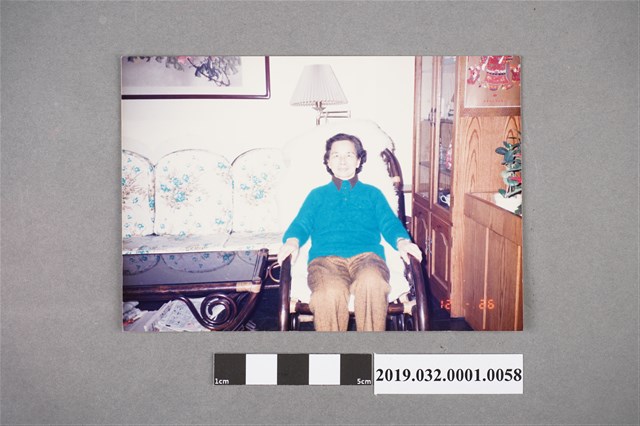 陳吳秀梅女士家中個人照之1 (共2張)