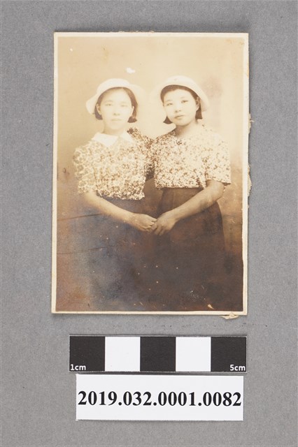 女性合影舊照片 (共2張)