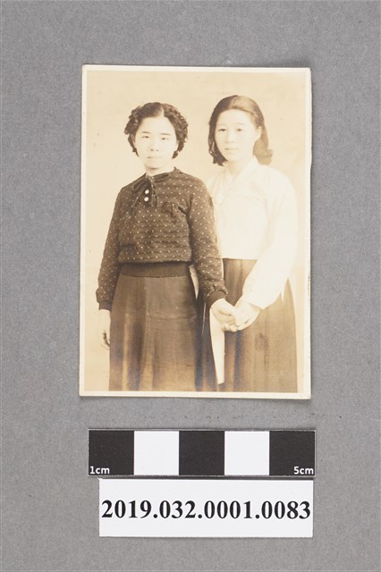 女性合影舊照片 (共2張)