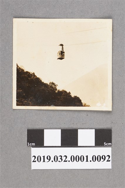 黑白纜車風景照 (共2張)