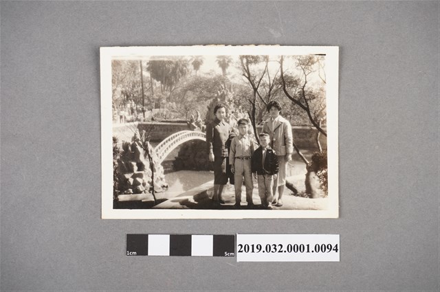 陳吳秀梅女士一家合照 (共2張)