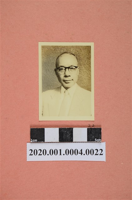 顧問鄧堯山肖像照 (共2張)