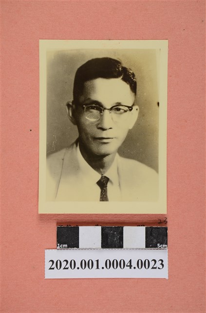 設計者鄭明肖像照 (共2張)