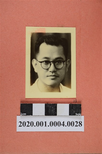 總務組李和肖像照 (共2張)