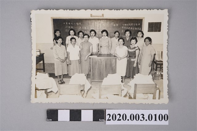 光復後第一次講習會合照之3 (共2張)