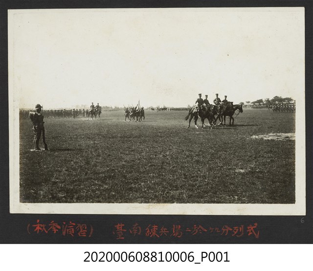 步兵在臺南練兵場演習分列式 (共1張)