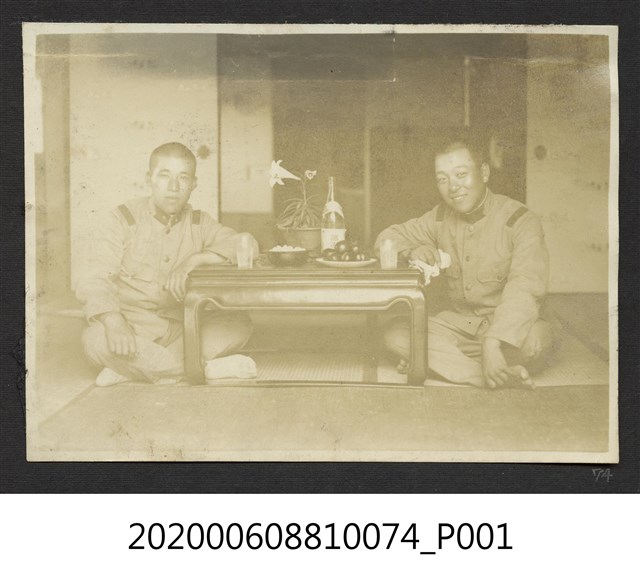 二男合照 (共1張)