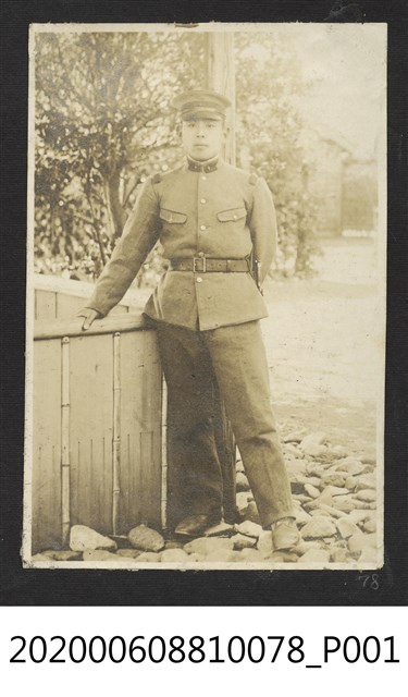 男子獨照 (共1張)