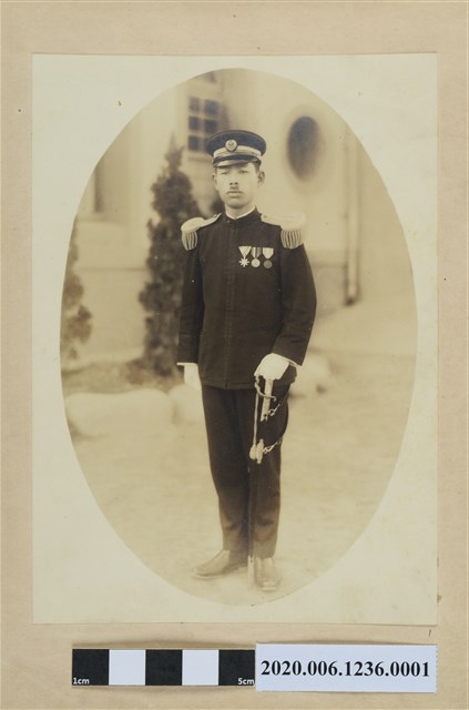 男子立像 (共3張)