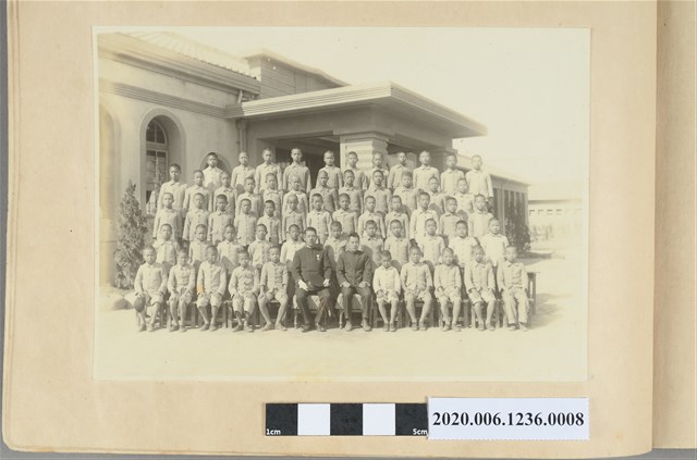 男子團體合照 (共3張)