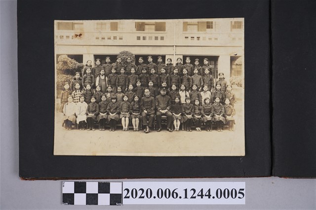 師生合影1 (共3張)