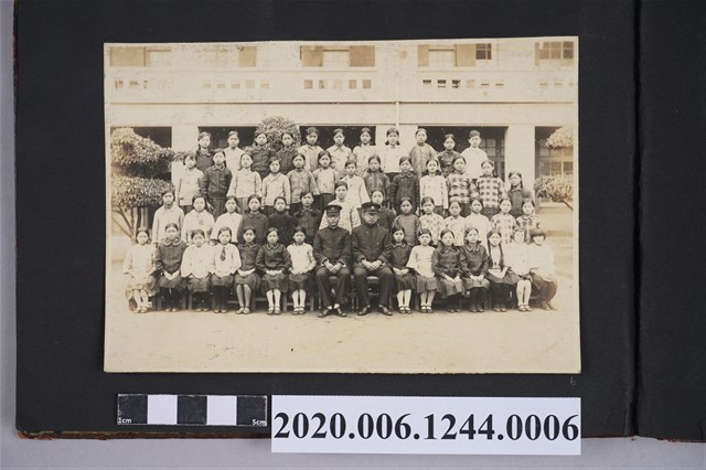 師生合影2 (共3張)