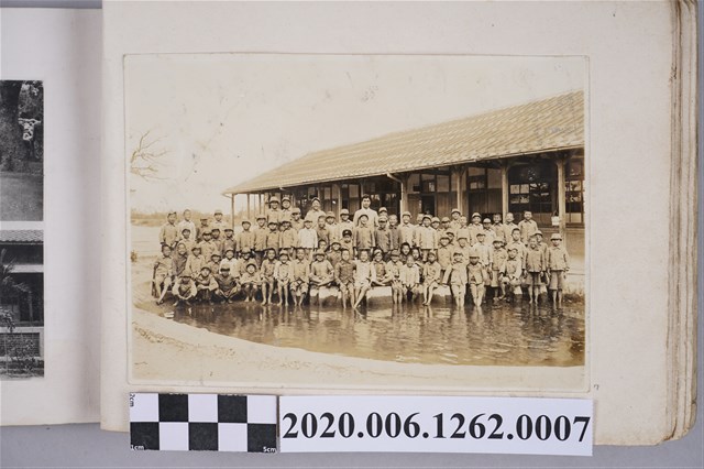 團體池中合照 (共3張)