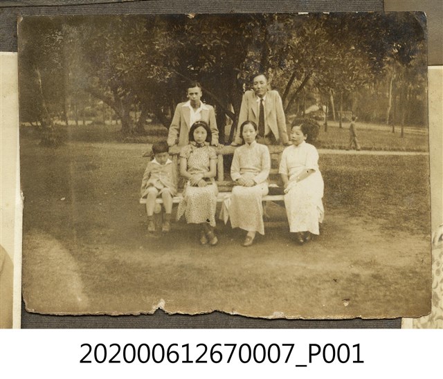 二男三女一童合照 (共1張)