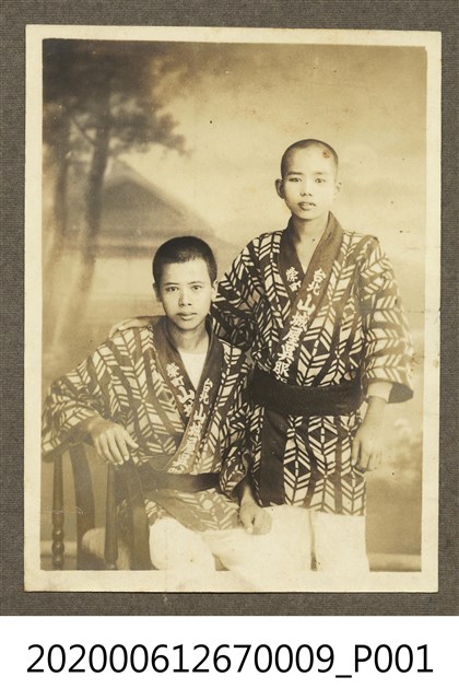 二男合照 (共1張)