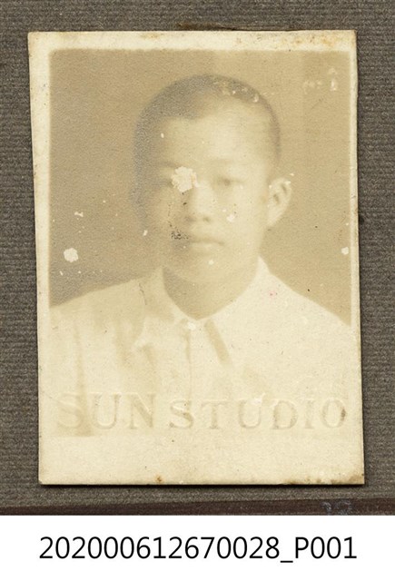 男子大頭照 (共1張)