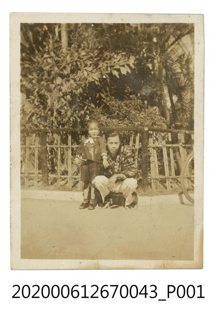 一男一童合照 (共1張)