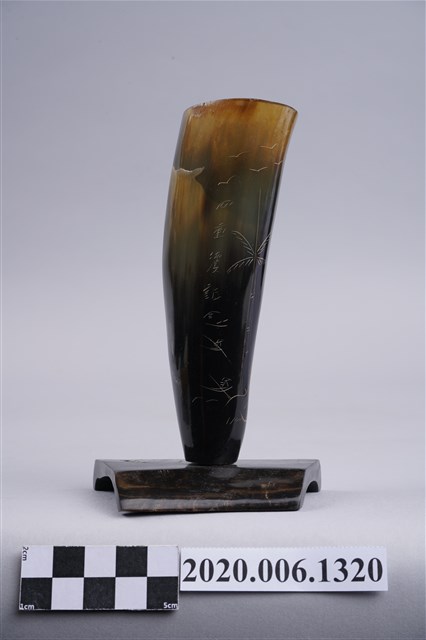 牛角製花瓶 (共6張)