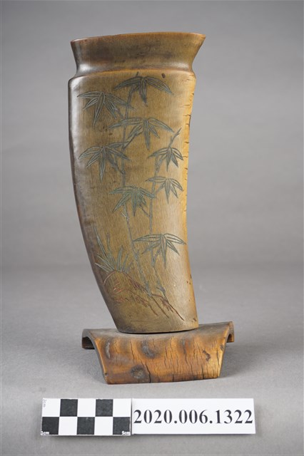 牛角製花瓶 (共9張)