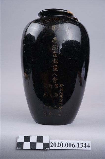 木製贈帝國在鄉軍人會櫻花漆器花瓶 (共6張)