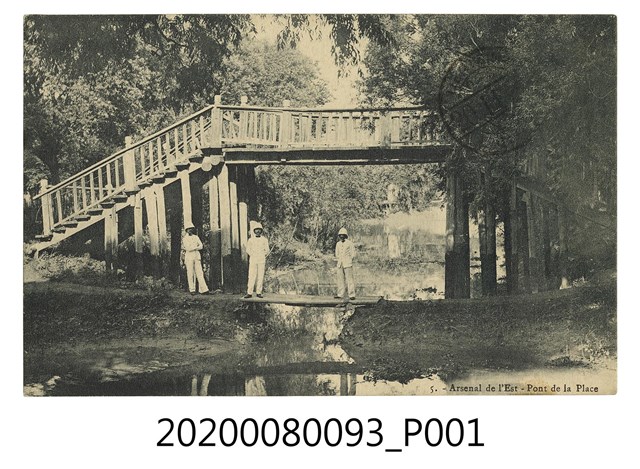 3人於河邊橋下明信片 (共2張)