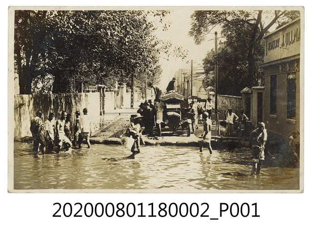 街道淹水照其一 (共2張)