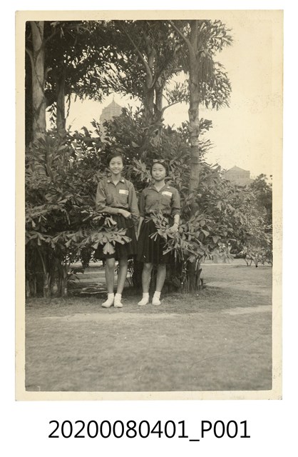 北一女學生於總統府前介壽公園合照 (共1張)