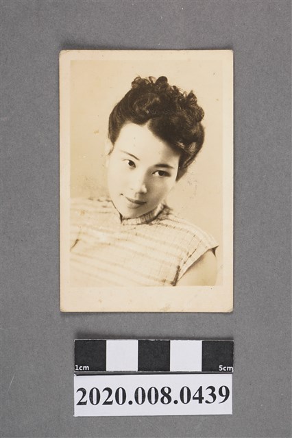 女子獨照 (共2張)