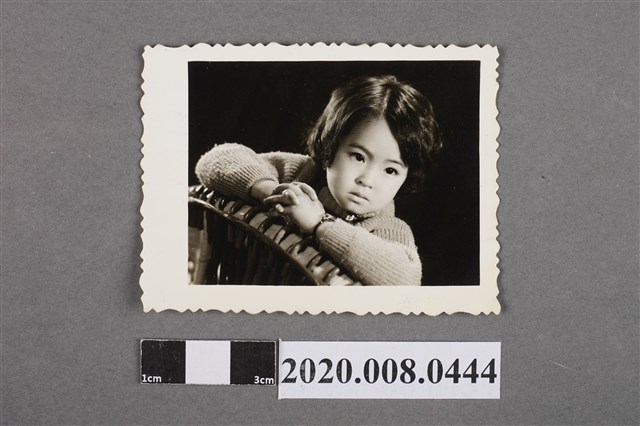 女童獨照 (共2張)