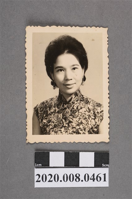 女子獨照 (共2張)