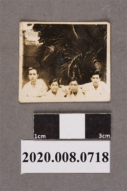 4名男子合照 (共2張)