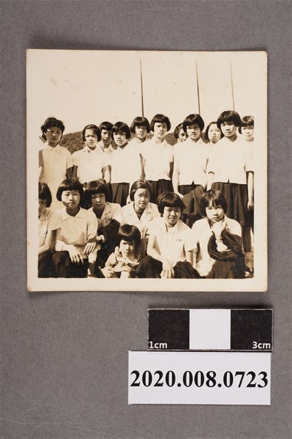 女子團體照 (共2張)