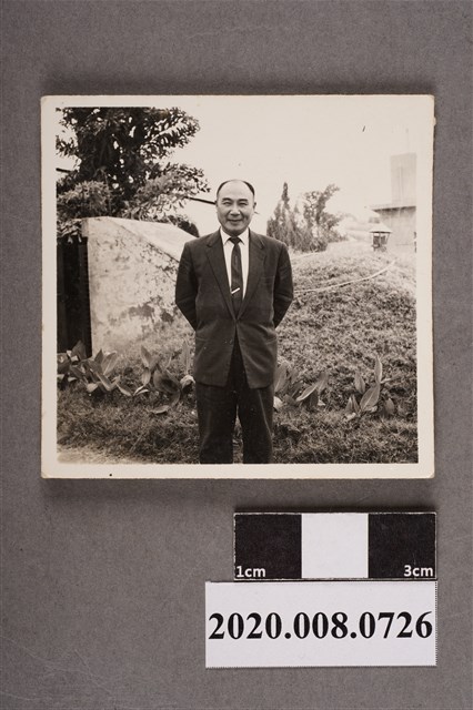 男子獨照 (共2張)