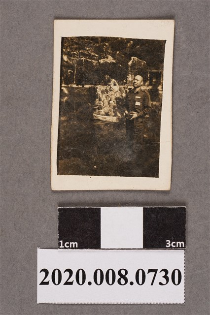 男子獨照 (共2張)