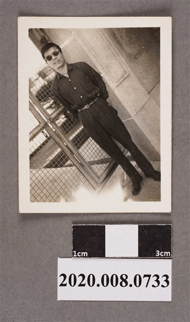 男子獨照 (共2張)