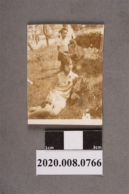 女子獨照 (共2張)