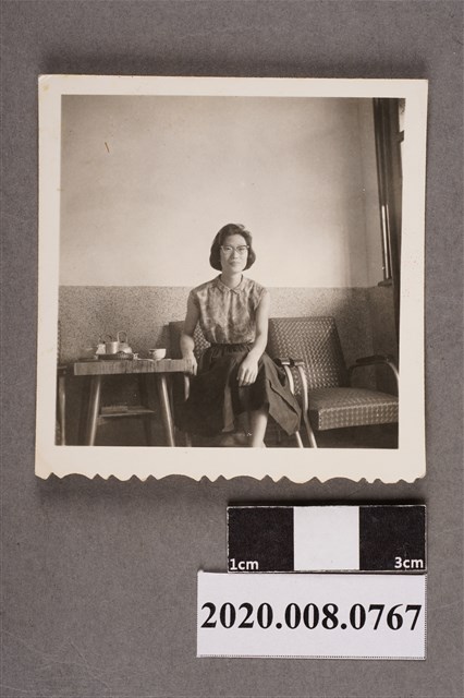 女子獨照 (共2張)