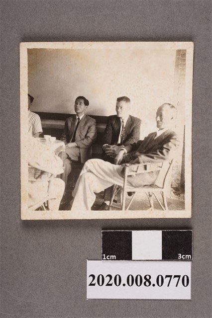 聊天一景 (共2張)