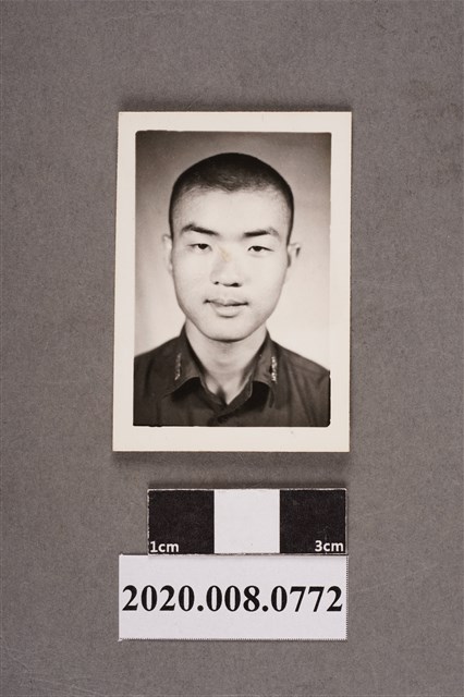 男子大頭照 (共2張)