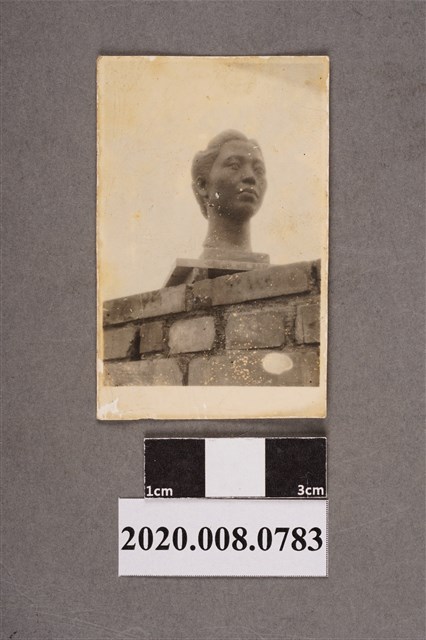 頭像雕塑 (共2張)