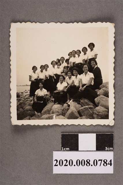 女子團體照 (共2張)