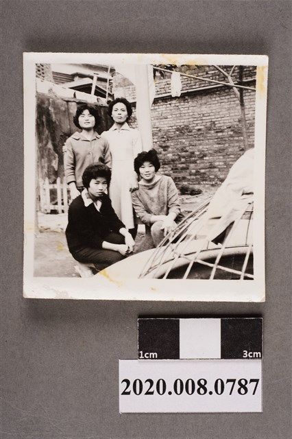 4名女子合照 (共2張)