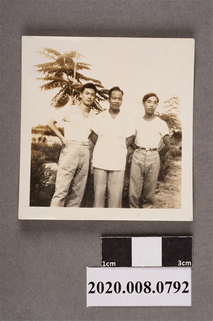 3名男子合照 (共2張)