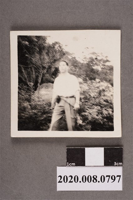 男子獨照 (共2張)