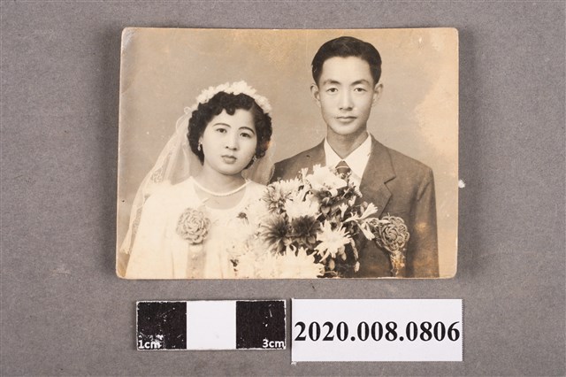 家齊與賜菊結婚照 (共2張)